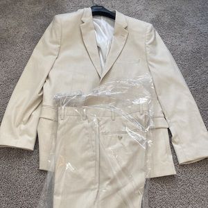 Men’s NWT light tan suit